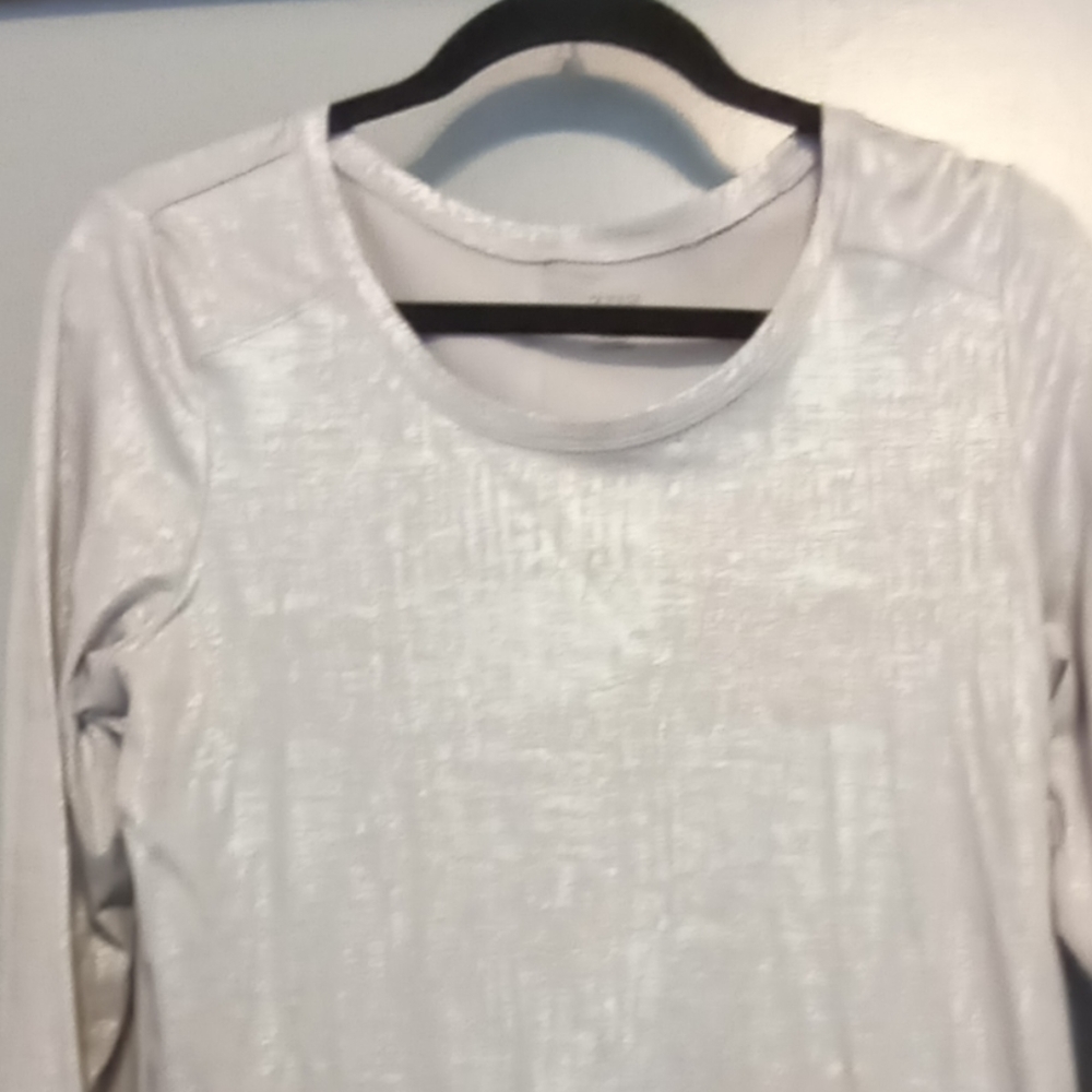 ✳️3/$20✳️ NWT Silver Long Sleeve